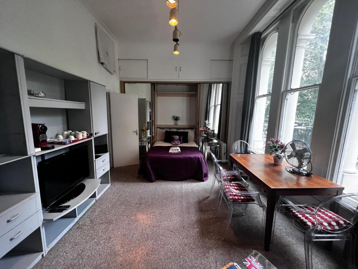 Hyde Park Studio Has Private Balcony With Tranquil Garden View ロンドン エクステリア 写真