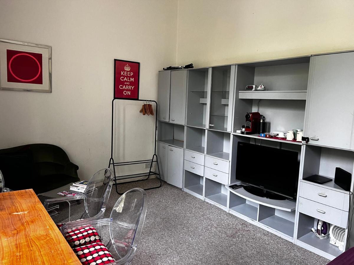 Hyde Park Studio Has Private Balcony With Tranquil Garden View ロンドン エクステリア 写真