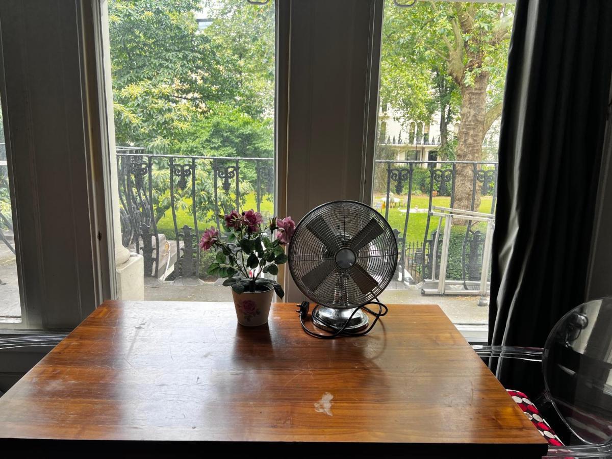 Hyde Park Studio Has Private Balcony With Tranquil Garden View ロンドン エクステリア 写真