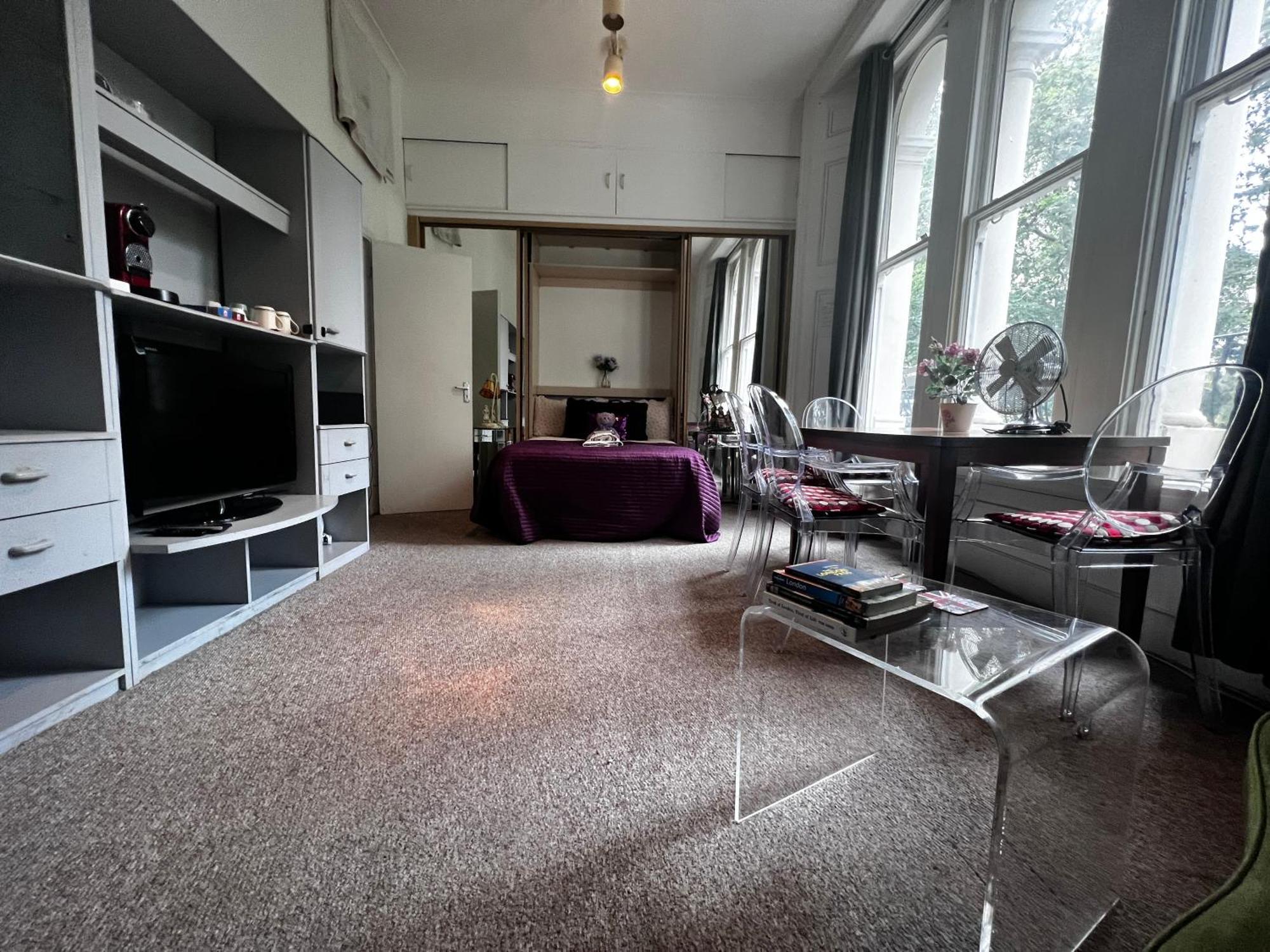 Hyde Park Studio Has Private Balcony With Tranquil Garden View ロンドン エクステリア 写真