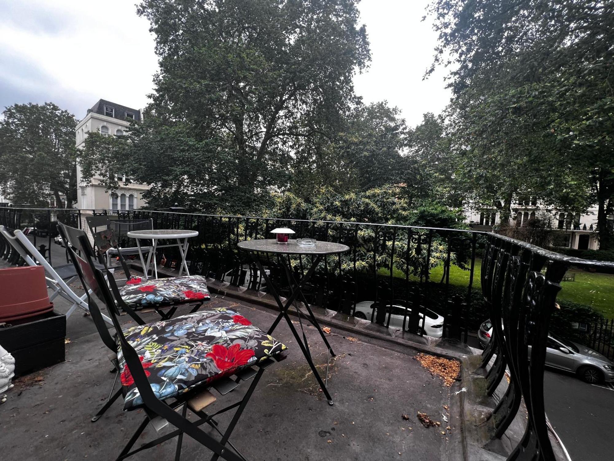 Hyde Park Studio Has Private Balcony With Tranquil Garden View ロンドン エクステリア 写真