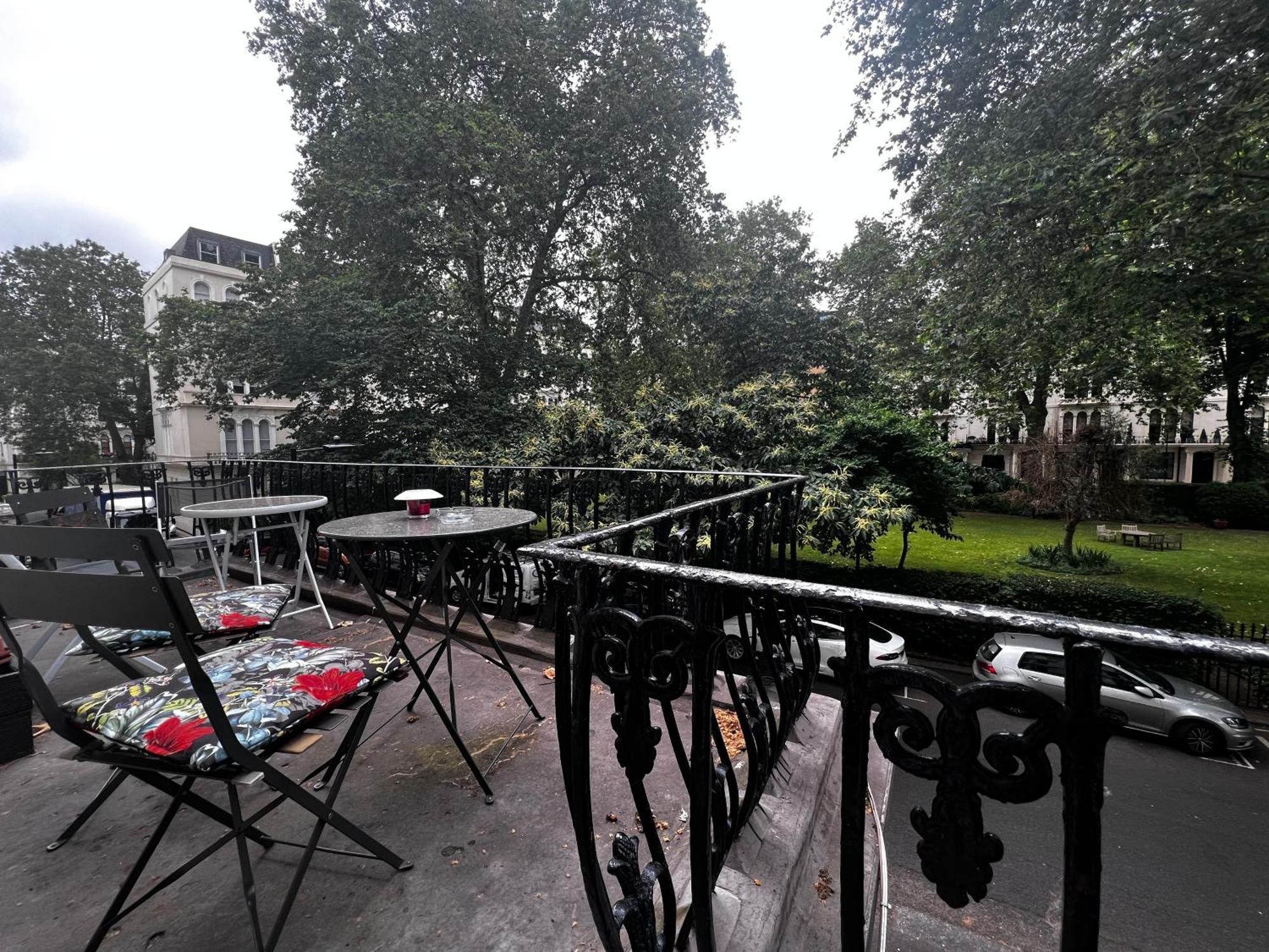Hyde Park Studio Has Private Balcony With Tranquil Garden View ロンドン エクステリア 写真